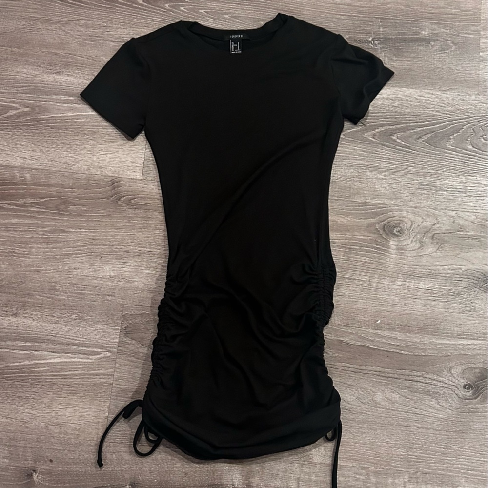 Forever 21 short sleeve mini bodycon dress with strings on the bottom😍✨